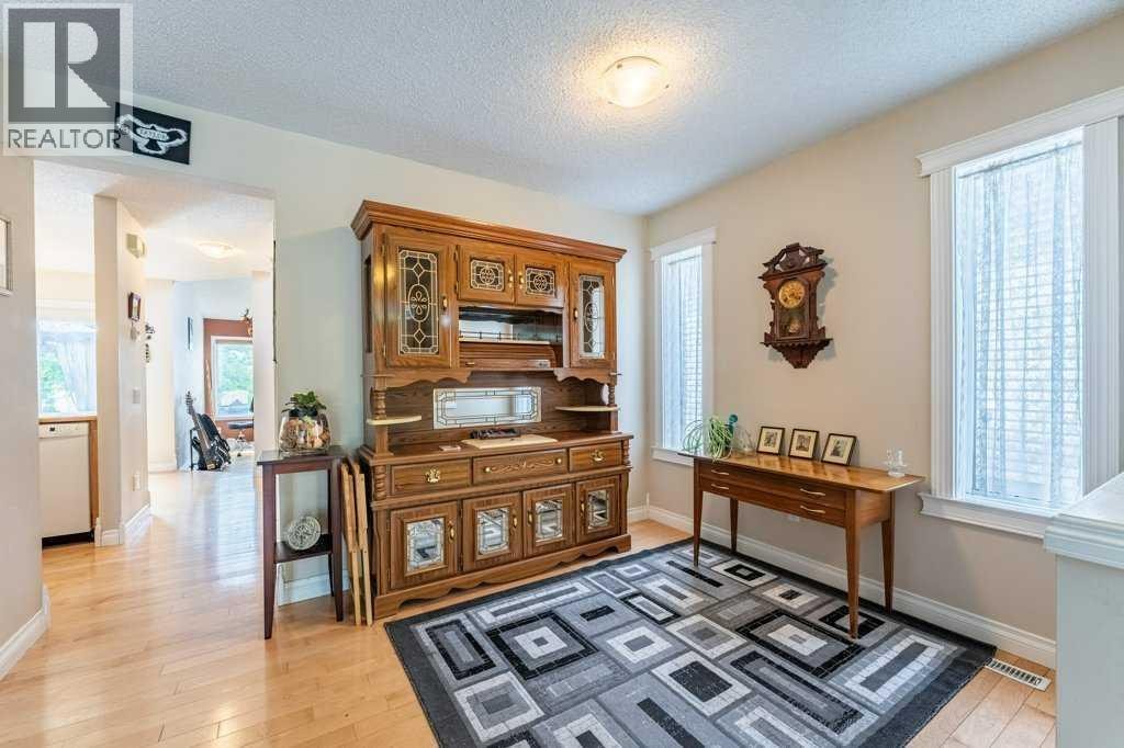 250 Mt Lorette Close SE — photo 5