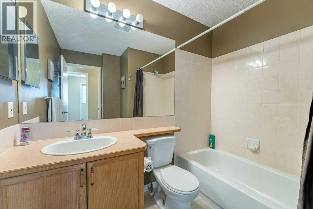 250 Mt Lorette Close SE — photo 20