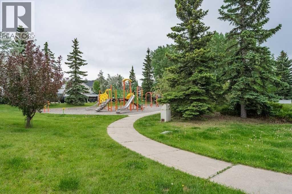250 Mt Lorette Close SE — photo 32
