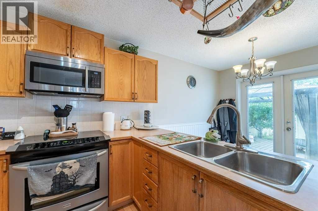 250 Mt Lorette Close SE — photo 7