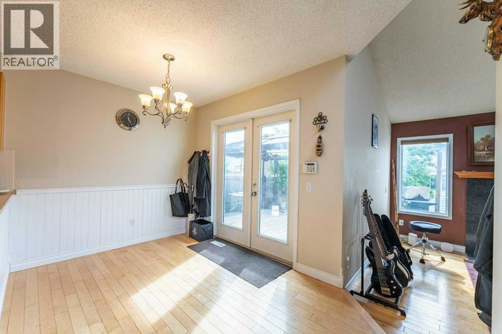 250 Mt Lorette Close SE — photo 9