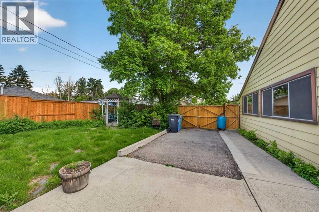 135 Huntcroft Way NE — photo 22