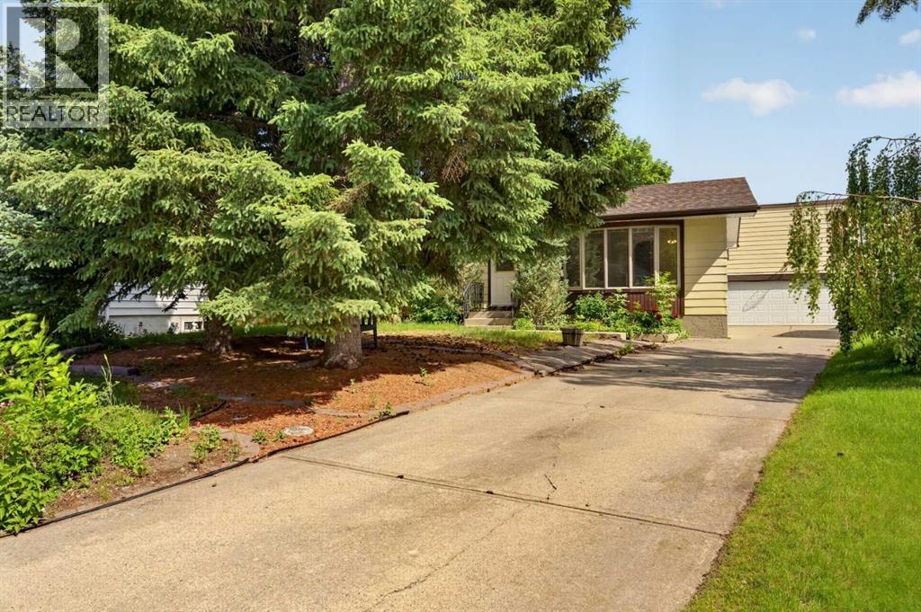135 Huntcroft Way NE — photo 3