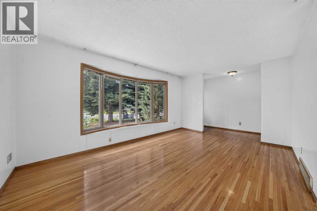 135 Huntcroft Way NE — photo 5