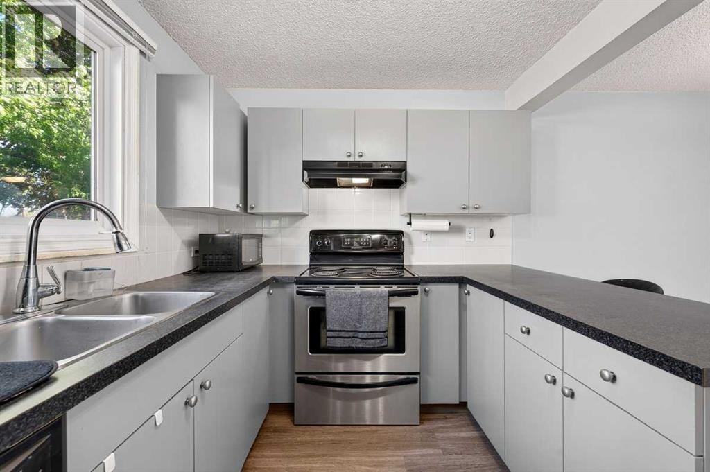 538 Woodbine Boulevard SW — photo 16