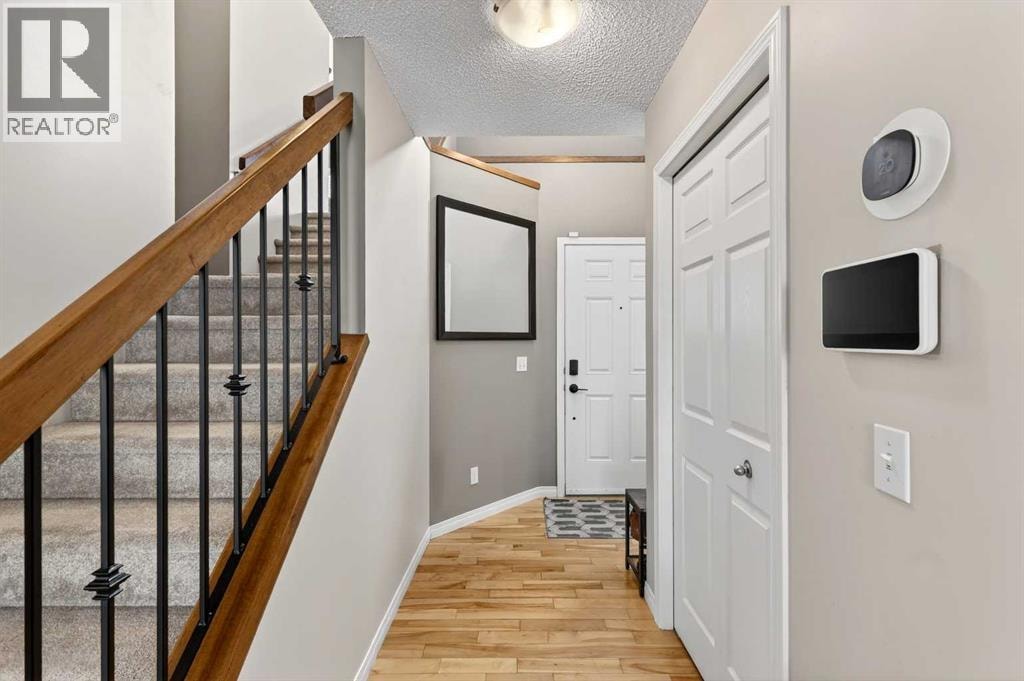 32 Everglen Grove SW — photo 4