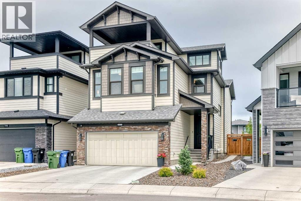 791 Cranbrook Gardens SE — photo 2