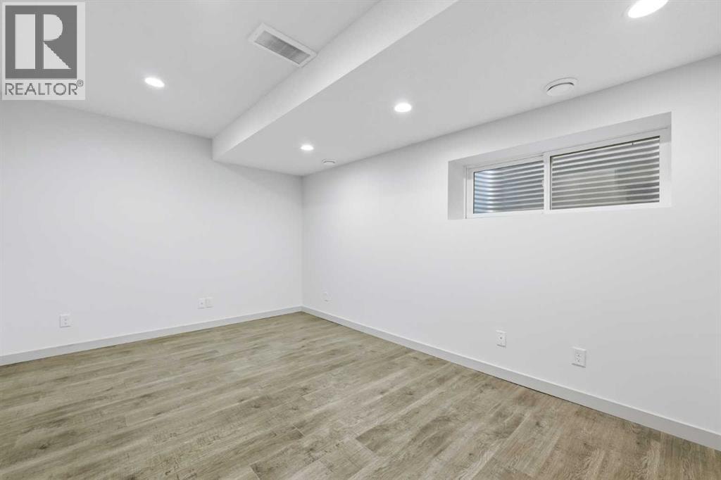 151 Royal Oak Drive NW — photo 28