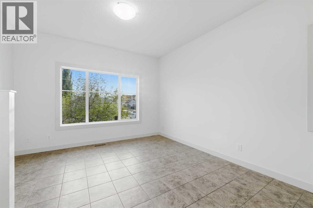 151 Royal Oak Drive NW — photo 3