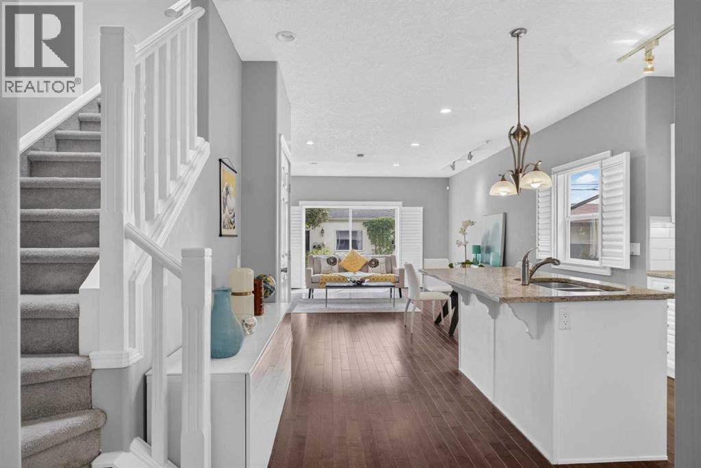 631 51 Avenue SW — photo 2