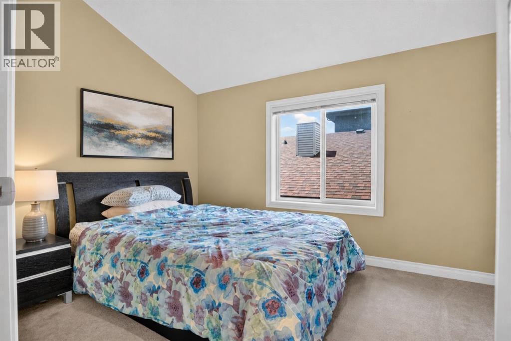 631 51 Avenue SW — photo 23