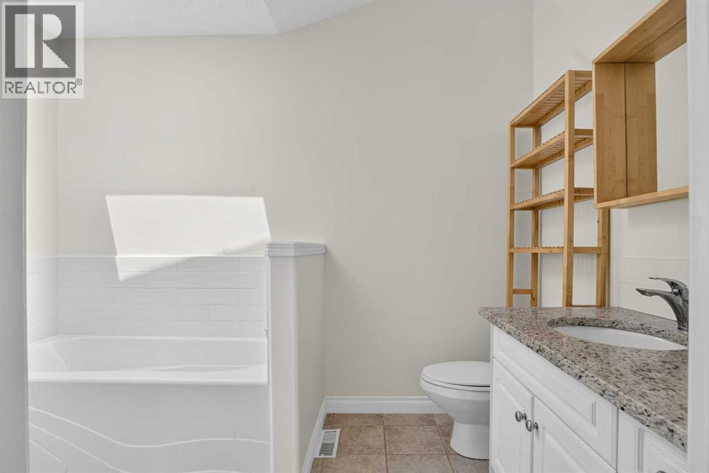 631 51 Avenue SW — photo 20