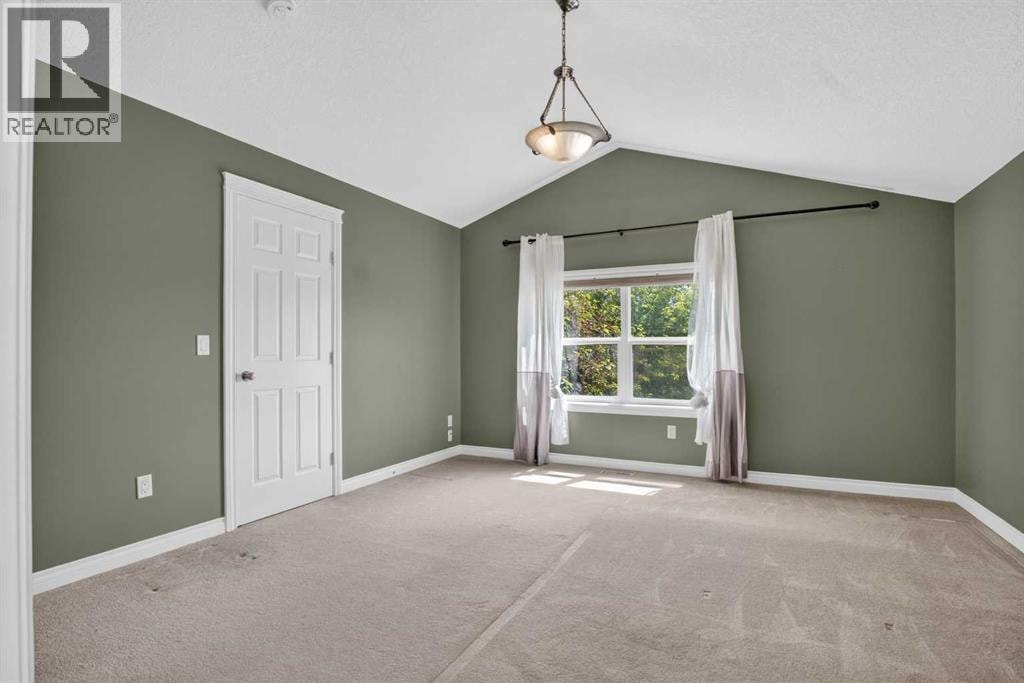 631 51 Avenue SW — photo 18