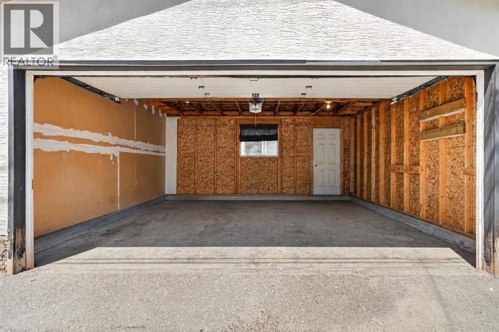 631 51 Avenue SW — photo 34