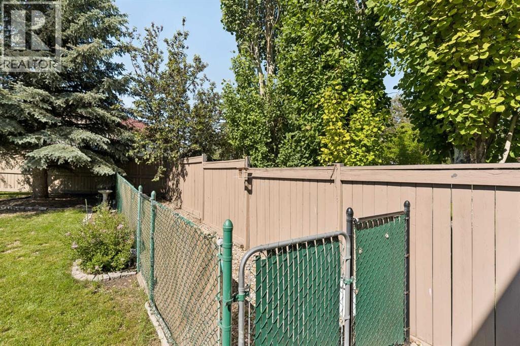 11 Somerglen Court SW — photo 36