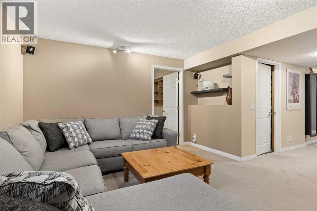 11 Somerglen Court SW — photo 31