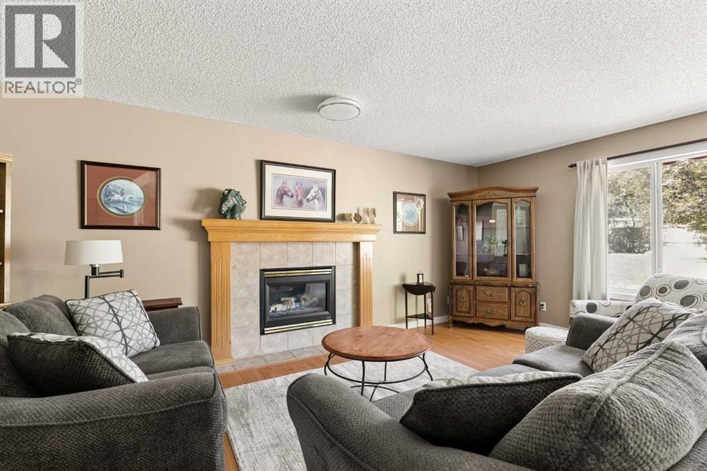 11 Somerglen Court SW — photo 2