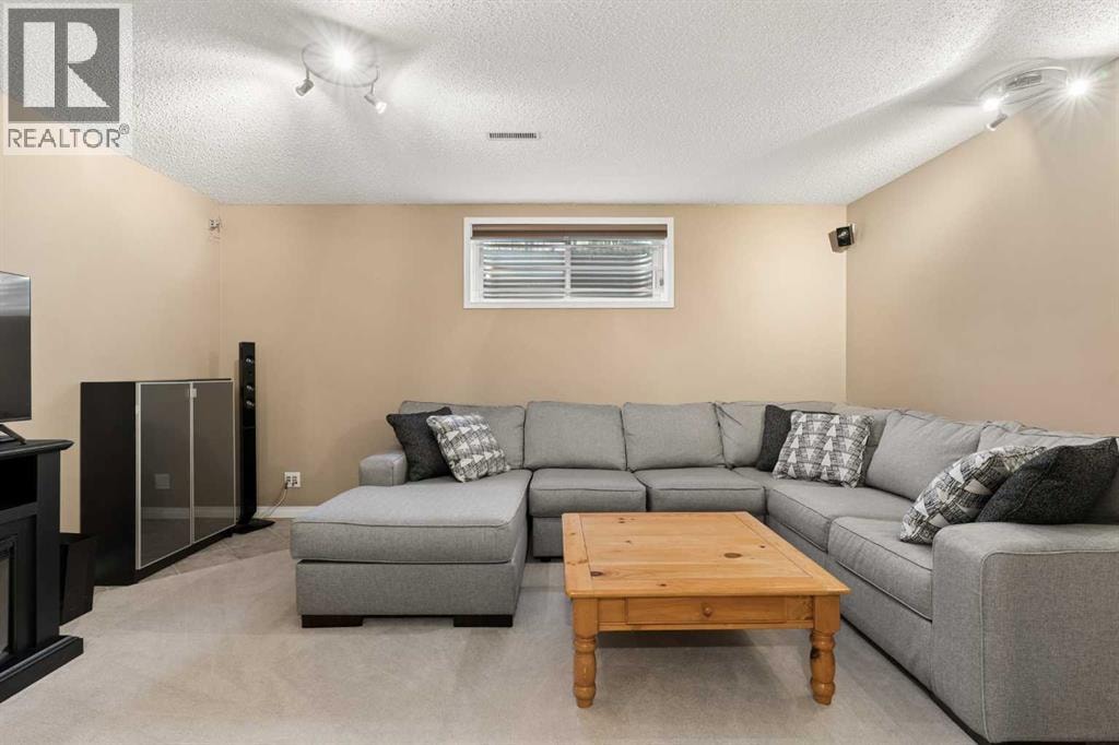 11 Somerglen Court SW — photo 30