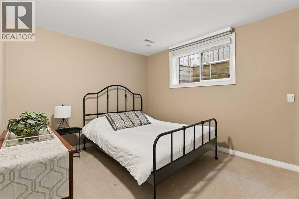 11 Somerglen Court SW — photo 32