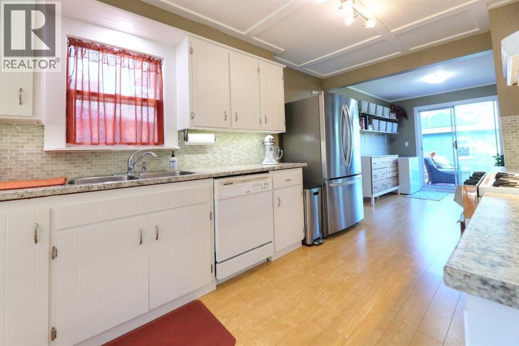 8908 33 Avenue NW — photo 20