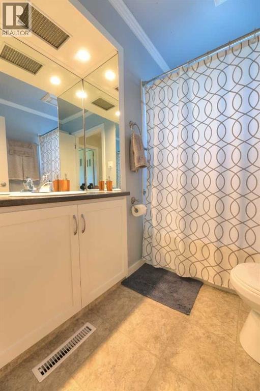 8908 33 Avenue NW — photo 31