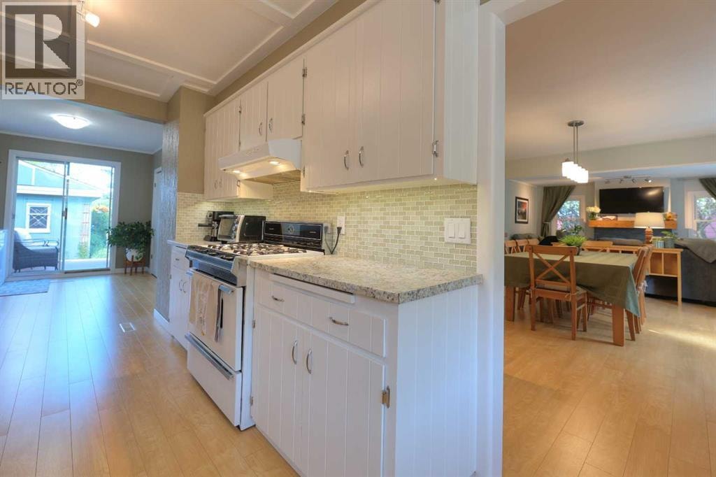8908 33 Avenue NW — photo 22