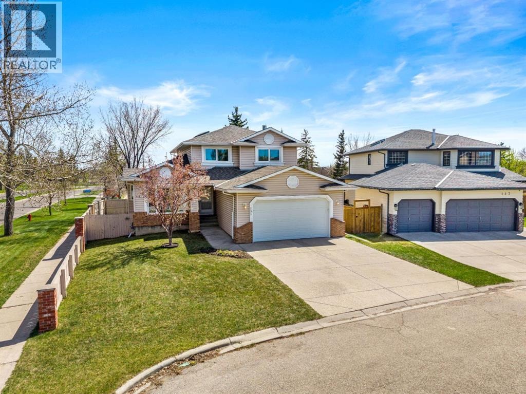131 Lake Simcoe Court SE — photo 2