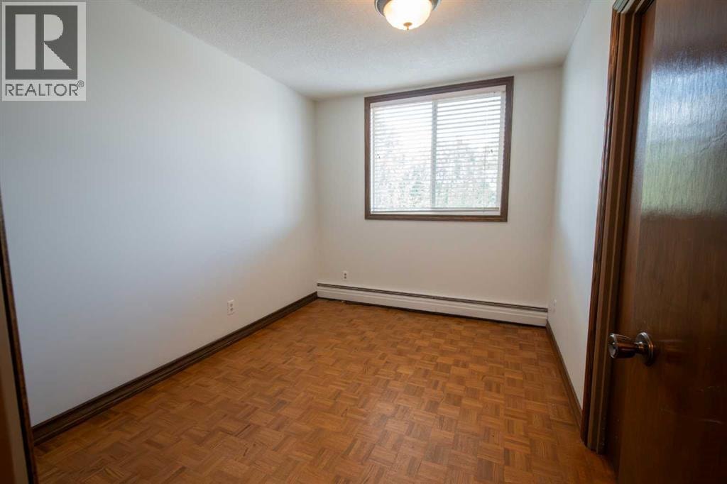 201, 512 Cedar Crescent SW — photo 24