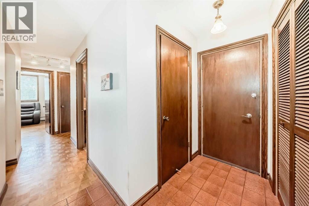 201, 512 Cedar Crescent SW — photo 6