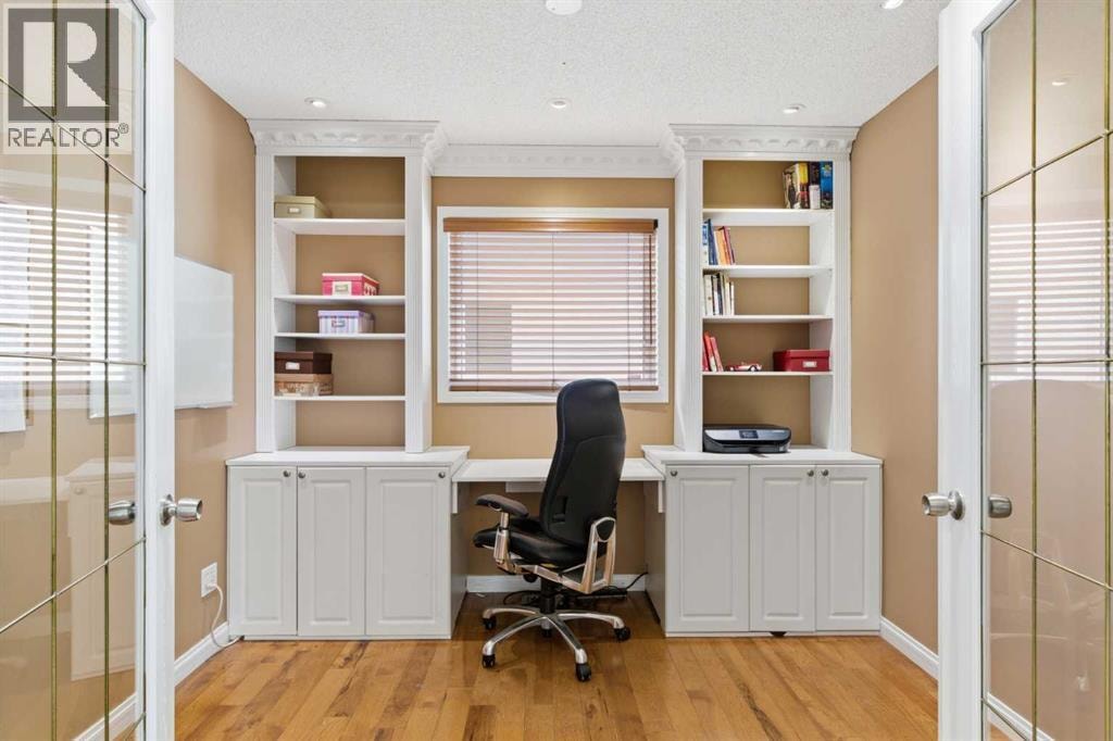 30 Mt Yamnuska Court SE — photo 6