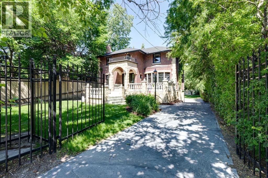 628 Elbow Drive SW — photo 2