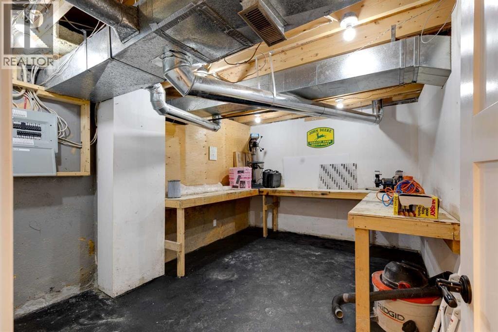 628 Elbow Drive SW — photo 40