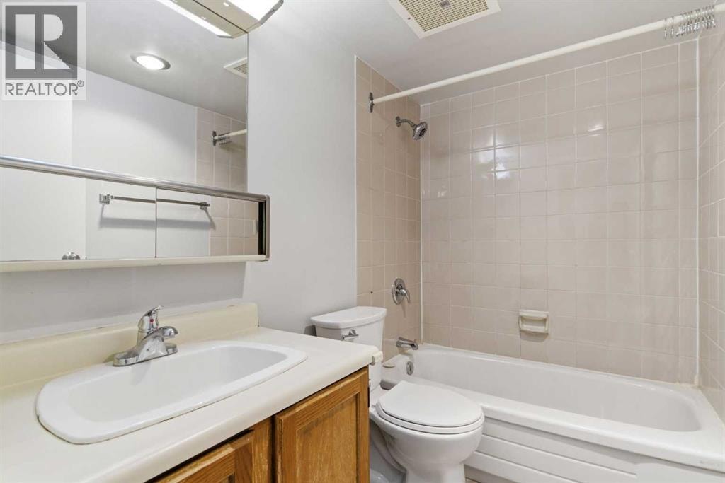 806, 924 14 Avenue SW — photo 32