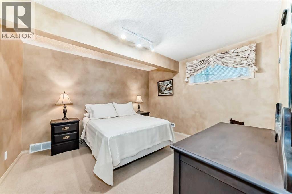 62 Chapala Crescent SE — photo 35