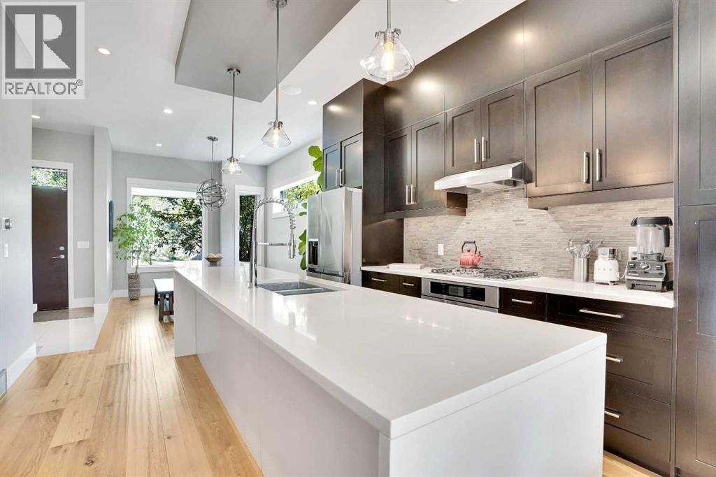 235 11 Avenue NE — photo 9