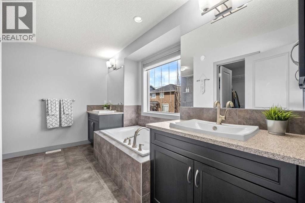 229 Stonemere Bay — photo 25