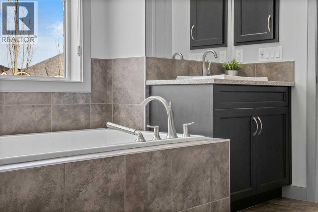 229 Stonemere Bay — photo 26