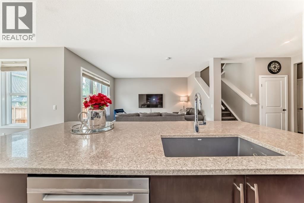 259 Kingfisher Crescent SE — photo 6