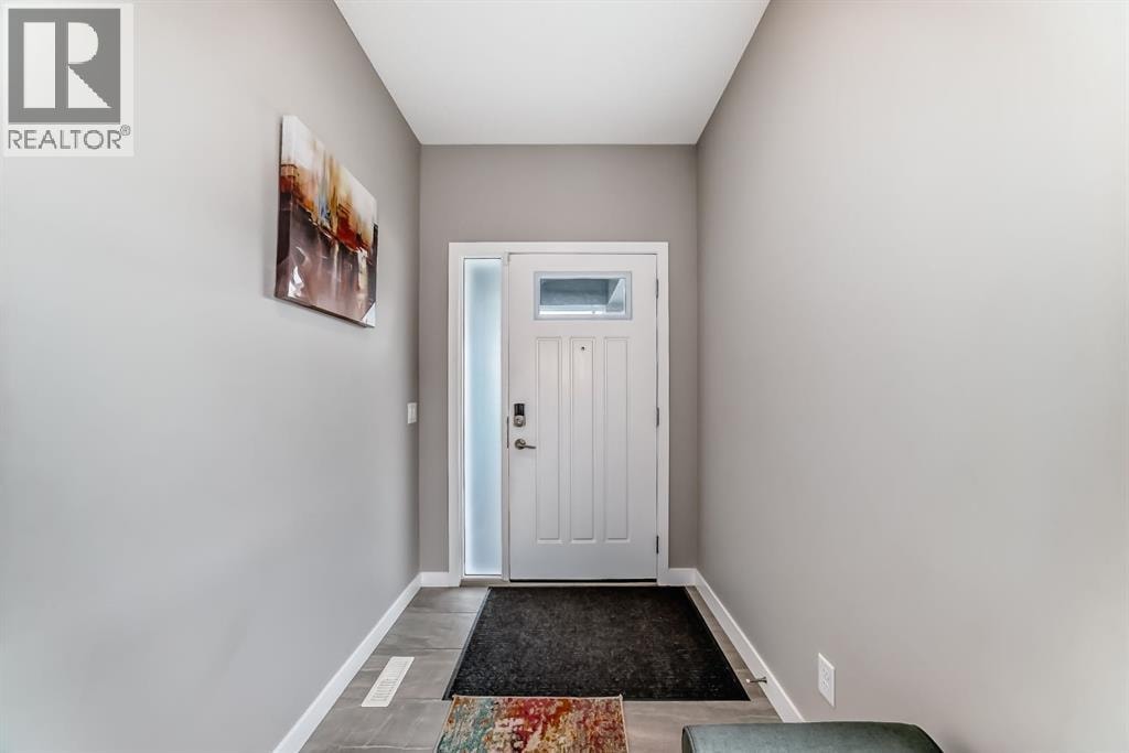 259 Kingfisher Crescent SE — photo 3