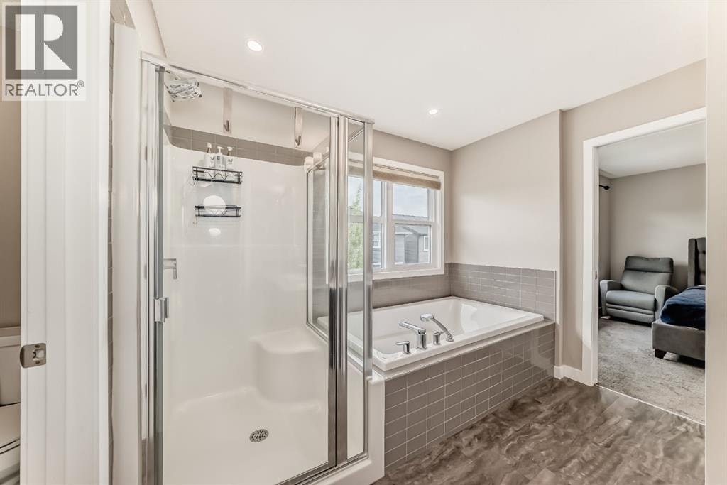 259 Kingfisher Crescent SE — photo 32