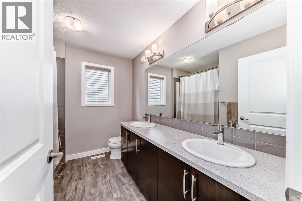 259 Kingfisher Crescent SE — photo 27