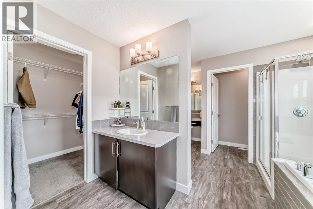 259 Kingfisher Crescent SE — photo 21