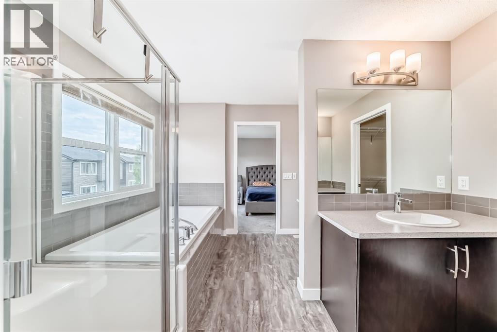 259 Kingfisher Crescent SE — photo 23