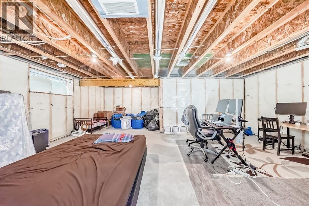 259 Kingfisher Crescent SE — photo 44