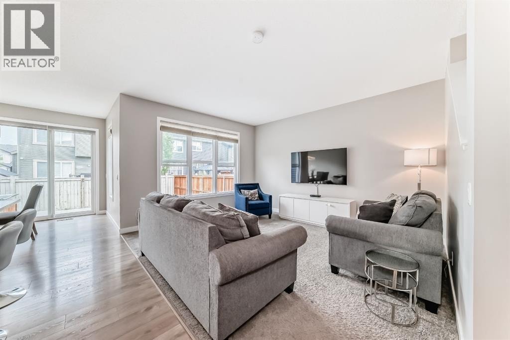 259 Kingfisher Crescent SE — photo 9