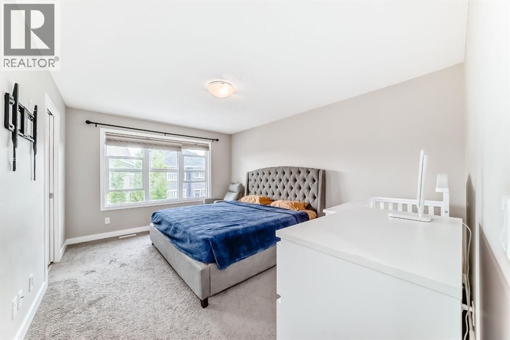 259 Kingfisher Crescent SE — photo 19