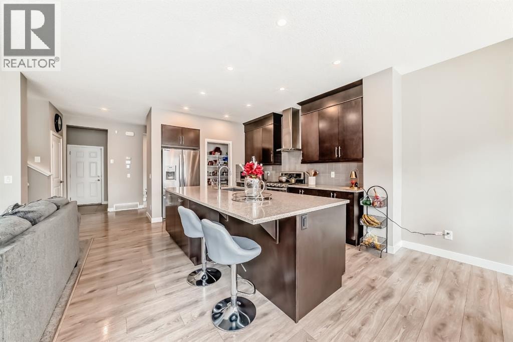 259 Kingfisher Crescent SE — photo 4