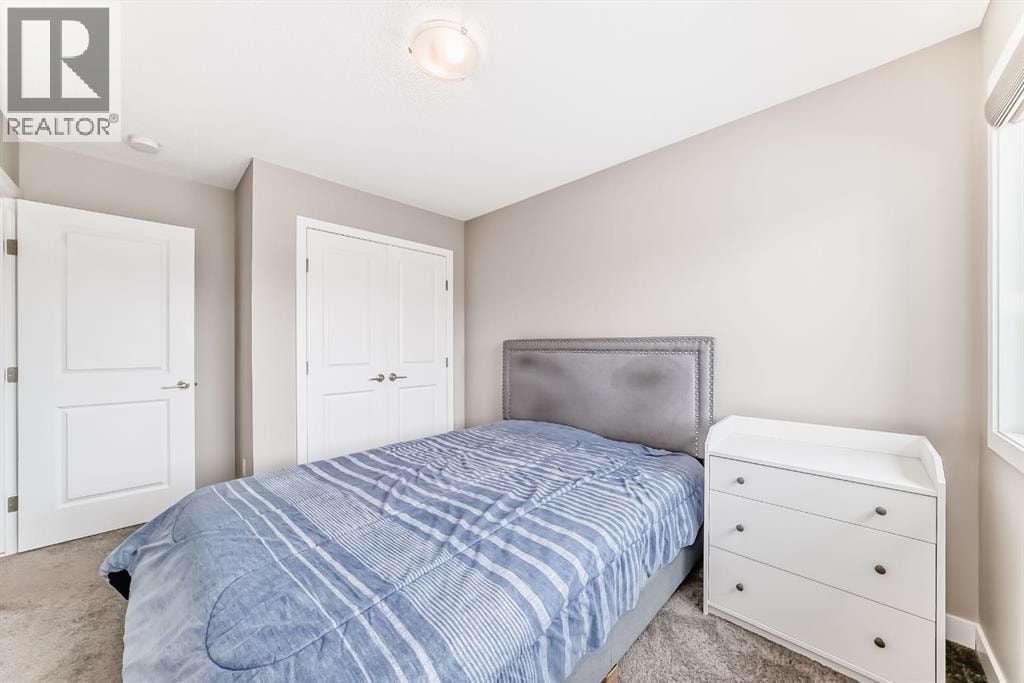 259 Kingfisher Crescent SE — photo 28