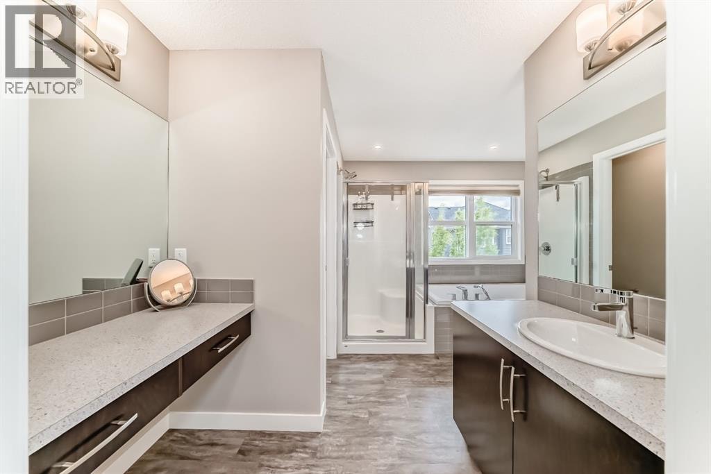 259 Kingfisher Crescent SE — photo 34