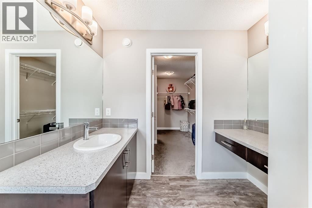 259 Kingfisher Crescent SE — photo 22